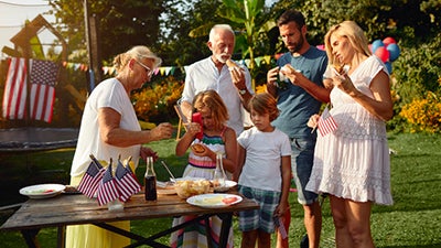 Les jours fériés autour du monde : Voici comment les autres nations aiment faire la fête (et des grillades)