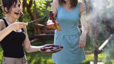 Selbst ist die Frau – auch am Grill